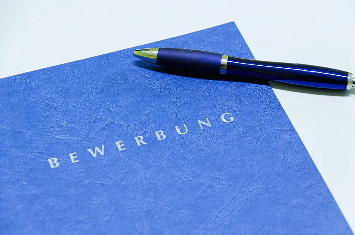 Ballpoint vs Rollerball: Which Pen Is Better for UK Office Forms?