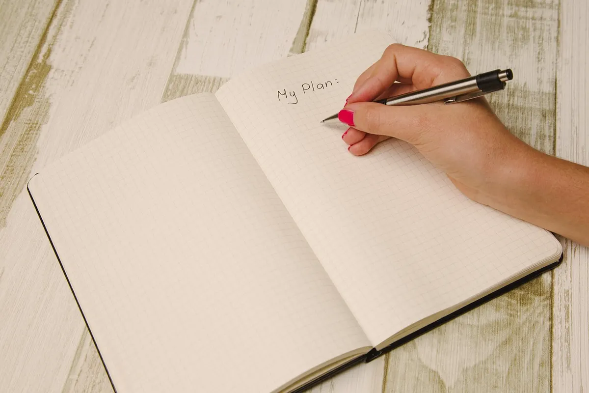 Left-Handed Fountain Pen Guide: Nibs, Inks and Paper That Work
